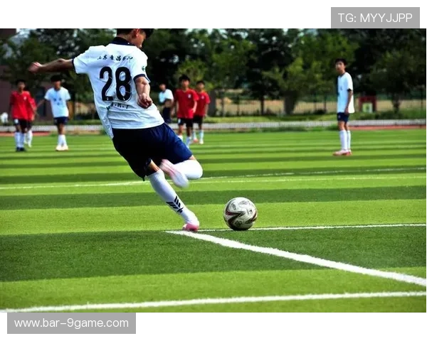 傻傻足球球星成长之路从青涩少年到绿茵场闪耀巨星