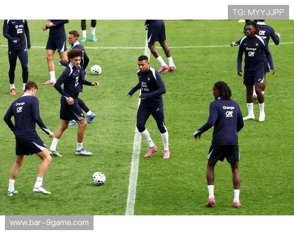 足球天才姆巴佩领衔法国新一代超级球星展现无与伦比的速度与技巧