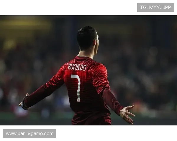 足球明星女友甜蜜瞬间高清壁纸背景图精选展示尽显风采与魅力